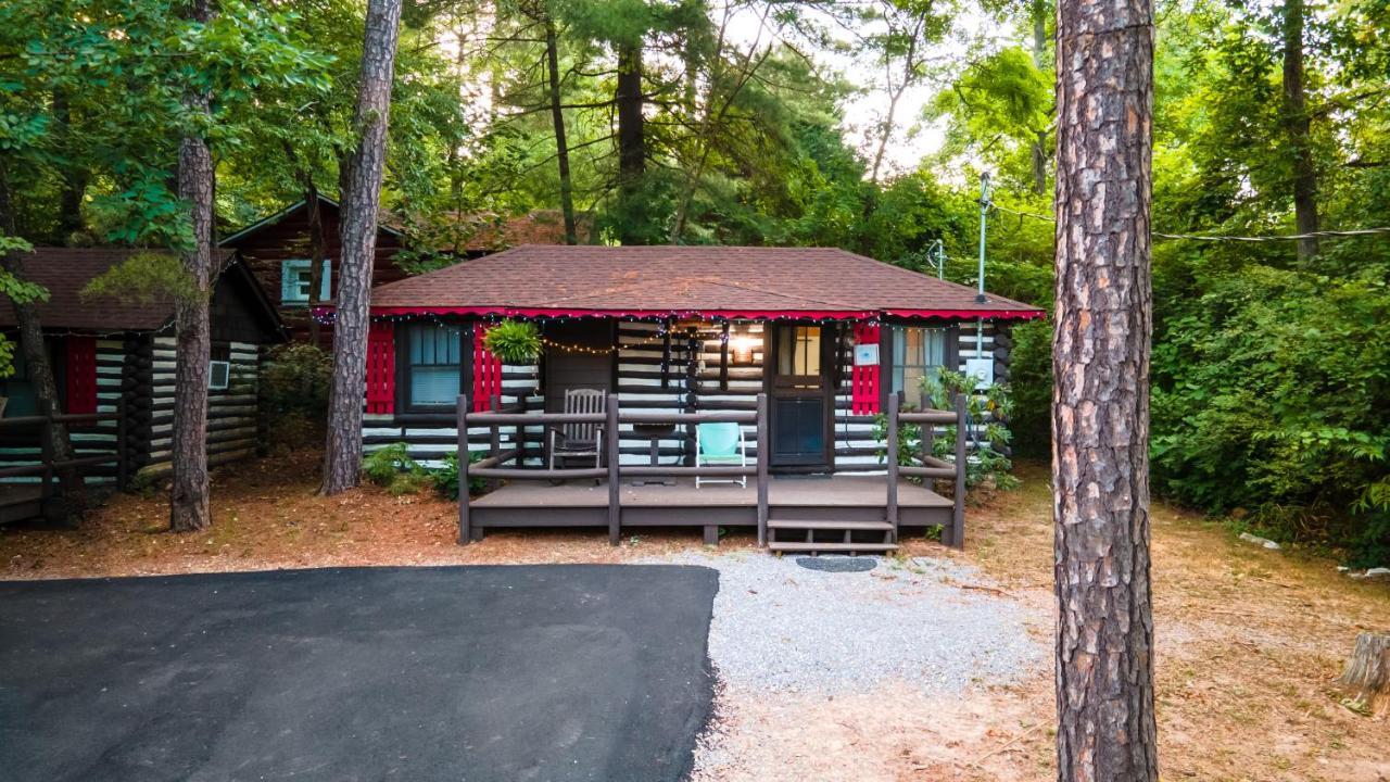 Log Cabin Motor Court Asheville Eksteriør billede