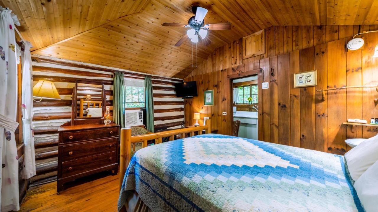 Log Cabin Motor Court Asheville Eksteriør billede