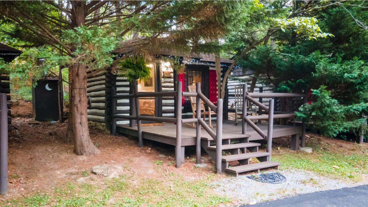 Log Cabin Motor Court Asheville Eksteriør billede