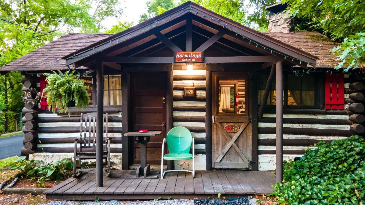 Log Cabin Motor Court Asheville Eksteriør billede