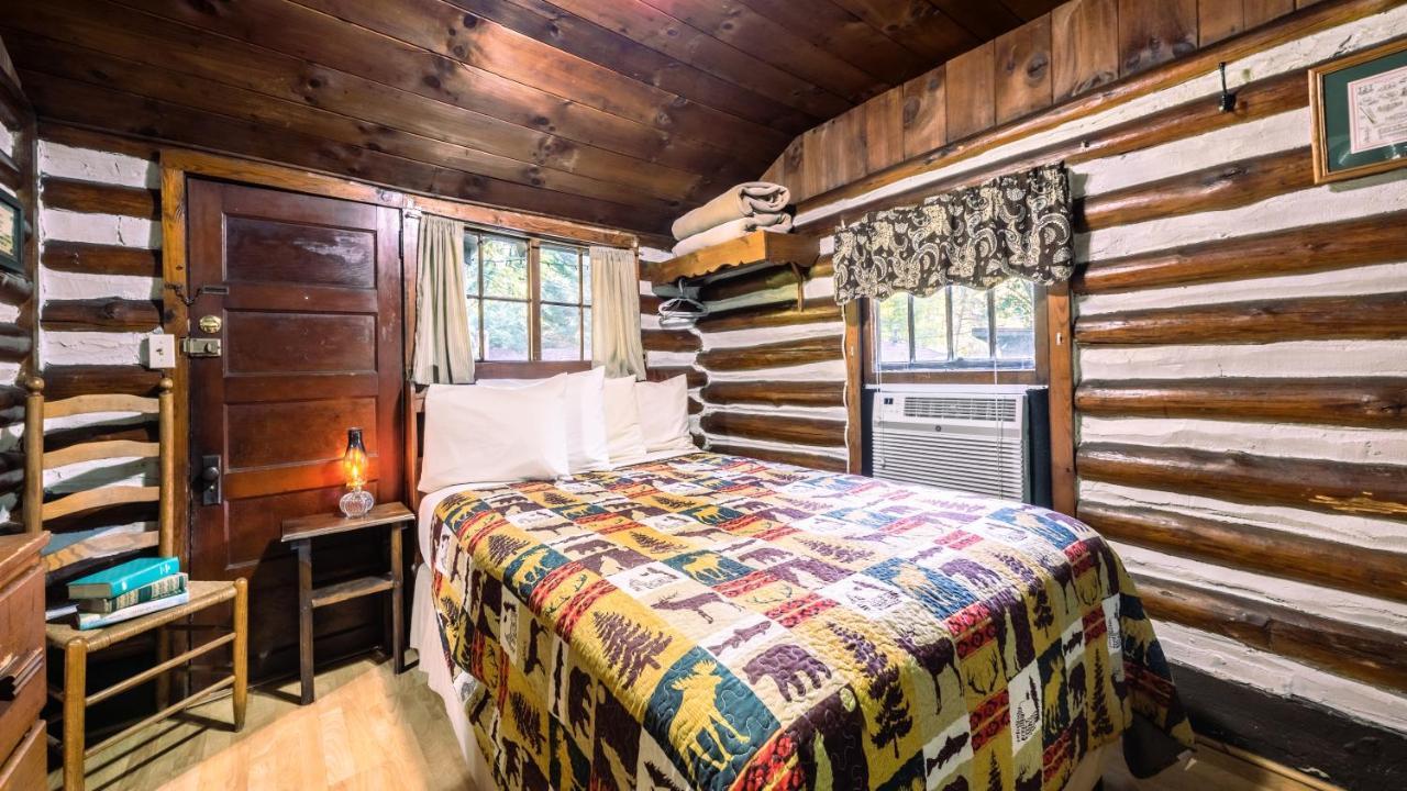 Log Cabin Motor Court Asheville Eksteriør billede