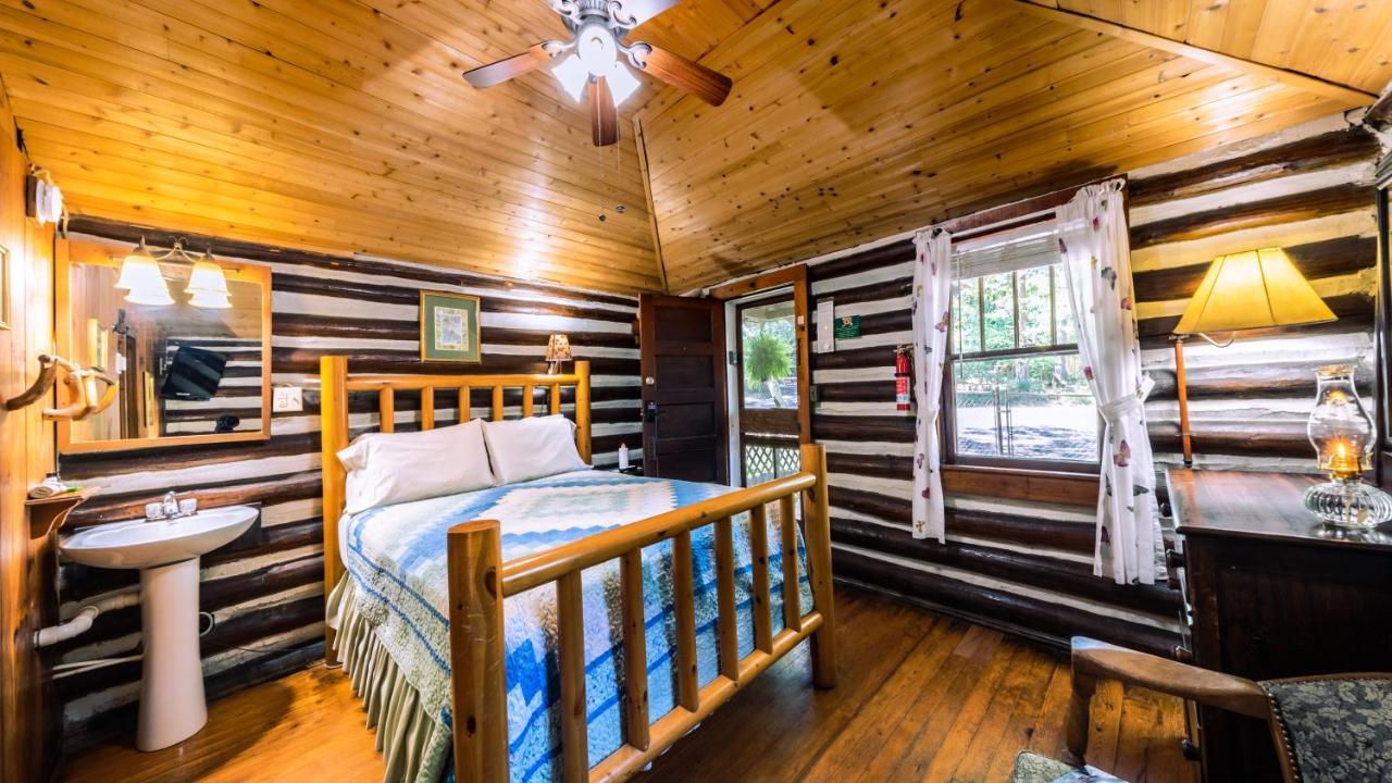 Log Cabin Motor Court Asheville Eksteriør billede