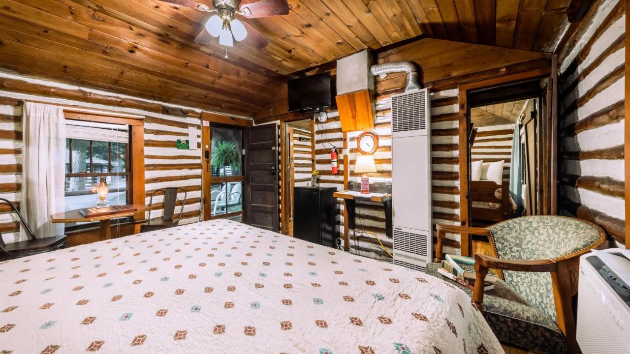 Log Cabin Motor Court Asheville Eksteriør billede