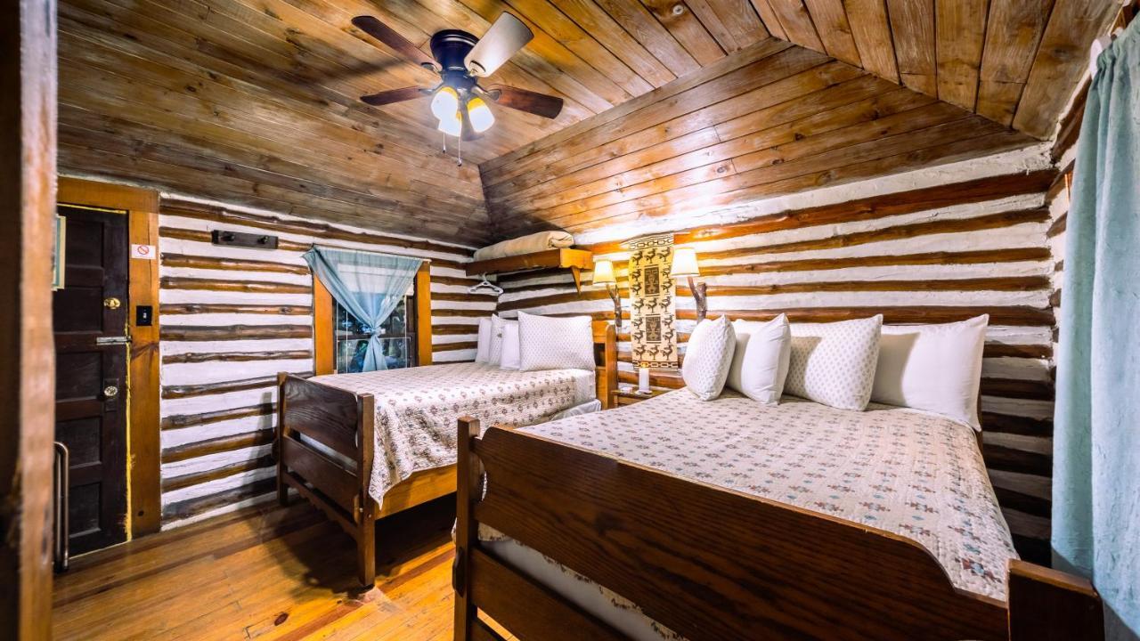 Log Cabin Motor Court Asheville Eksteriør billede