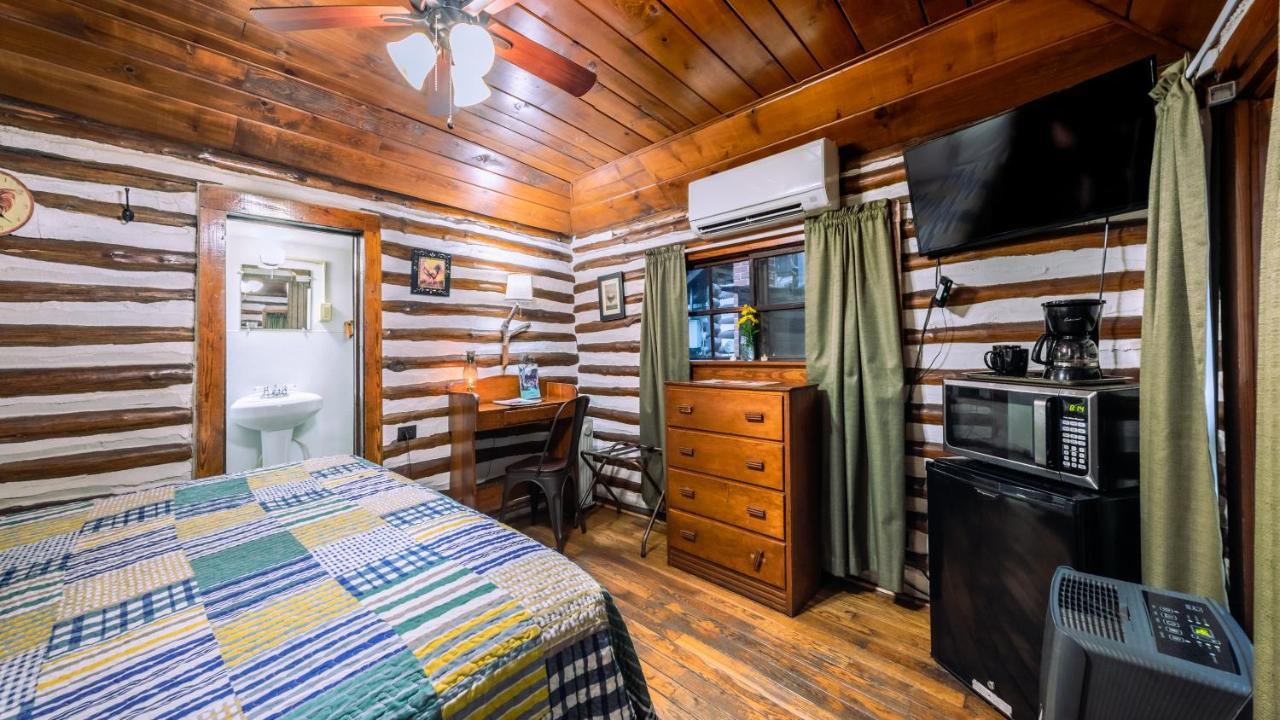 Log Cabin Motor Court Asheville Eksteriør billede