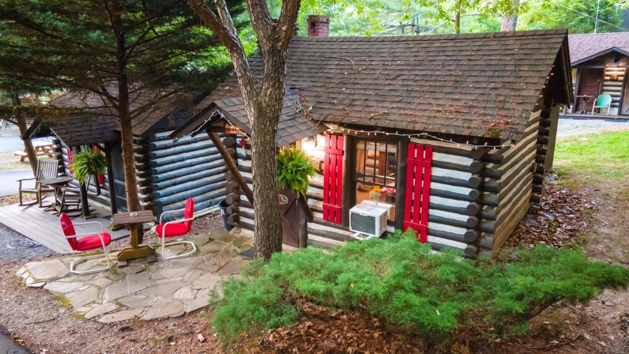 Log Cabin Motor Court Asheville Eksteriør billede