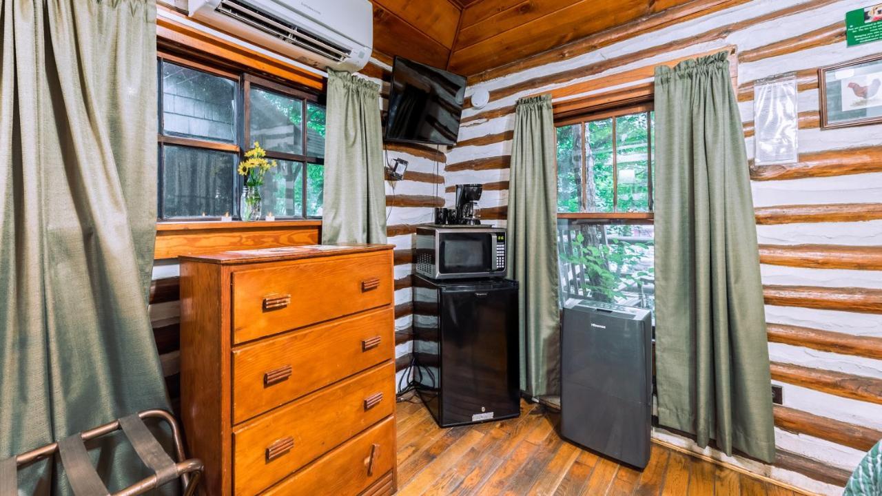 Log Cabin Motor Court Asheville Eksteriør billede