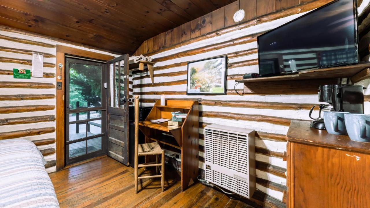 Log Cabin Motor Court Asheville Eksteriør billede