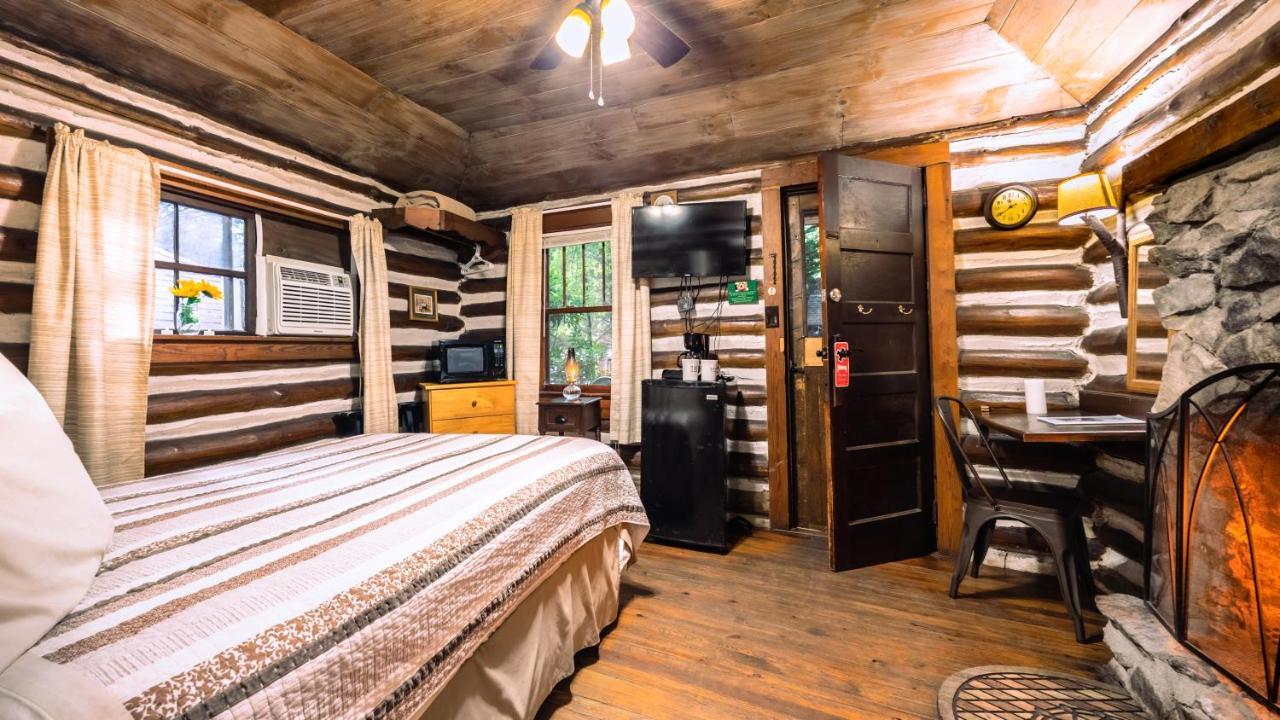 Log Cabin Motor Court Asheville Eksteriør billede