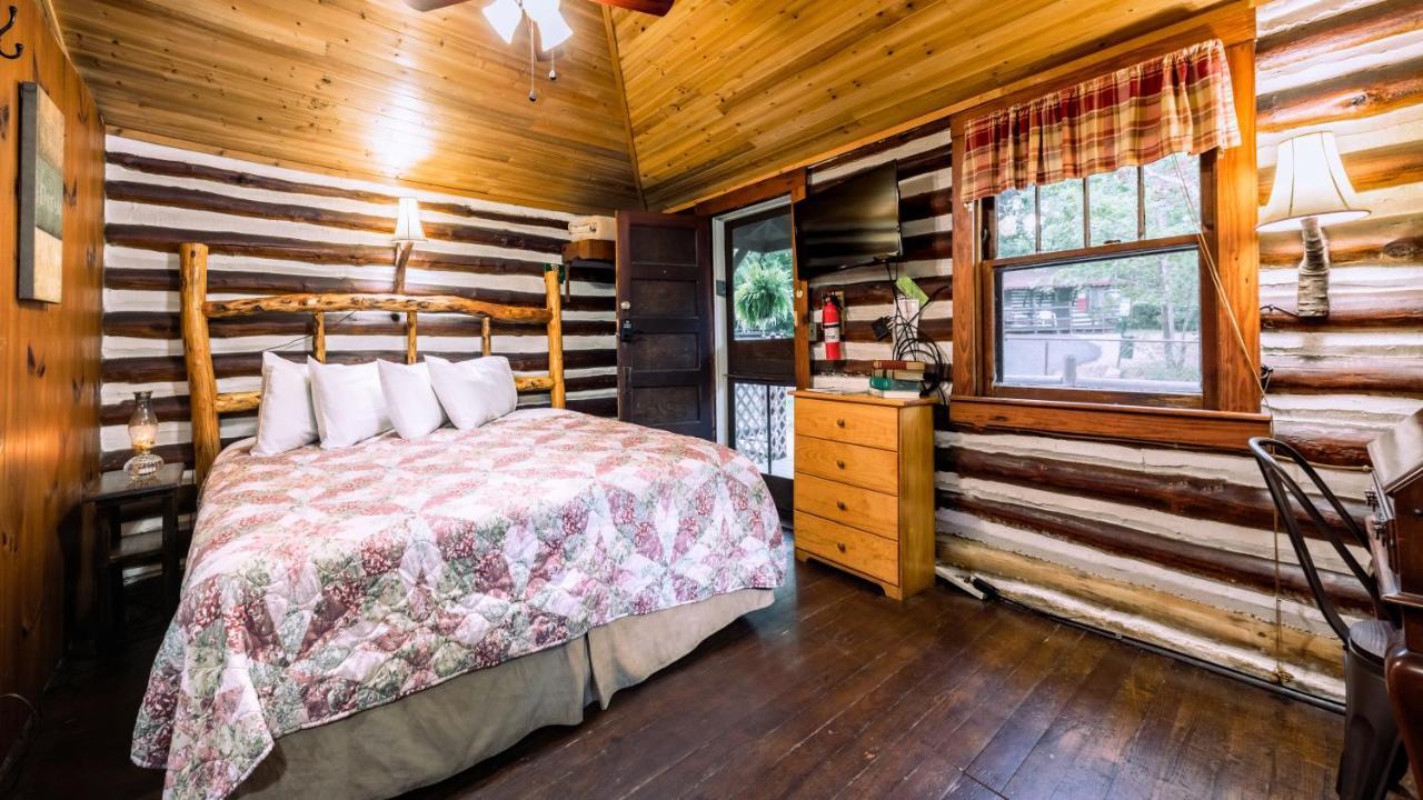 Log Cabin Motor Court Asheville Eksteriør billede