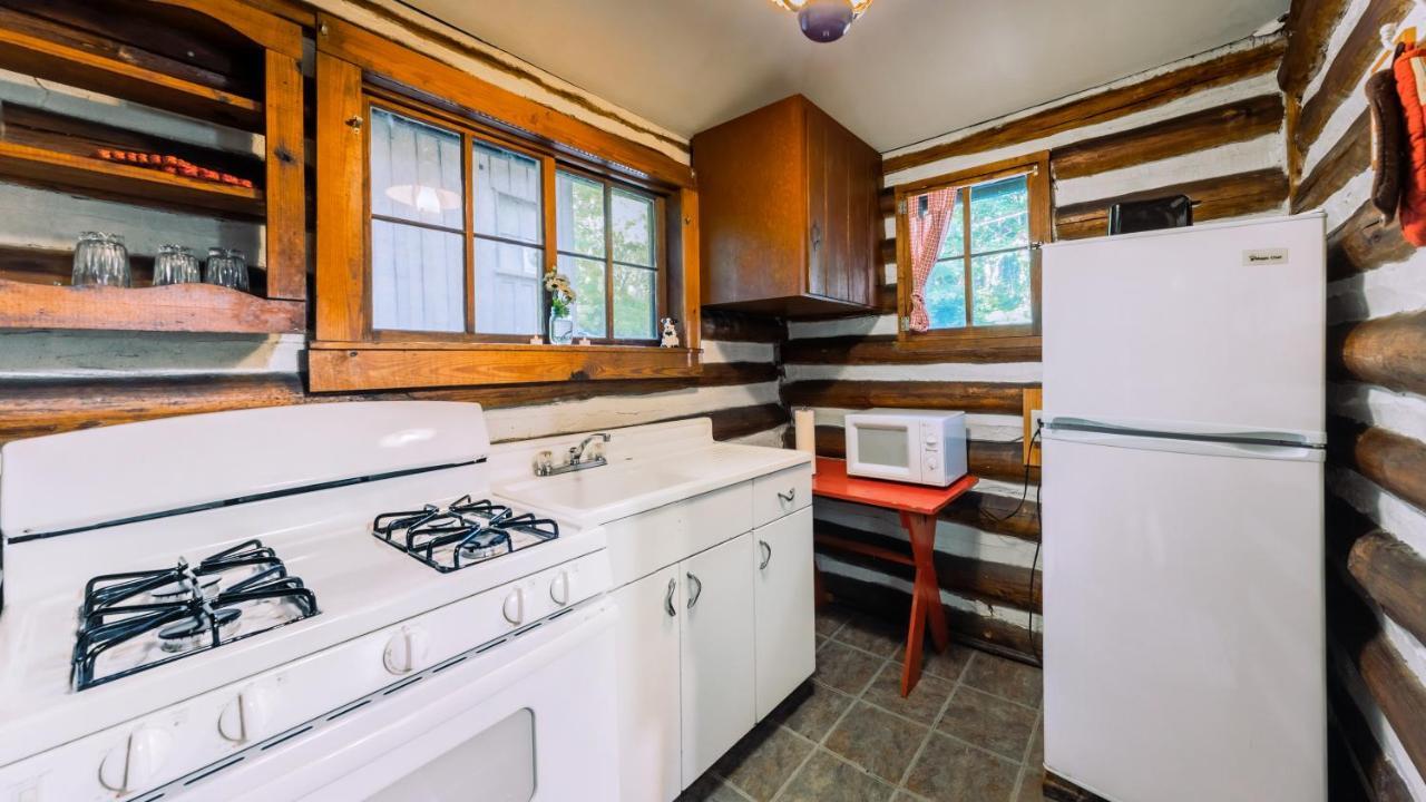 Log Cabin Motor Court Asheville Eksteriør billede