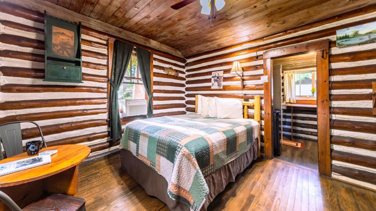 Log Cabin Motor Court Asheville Eksteriør billede