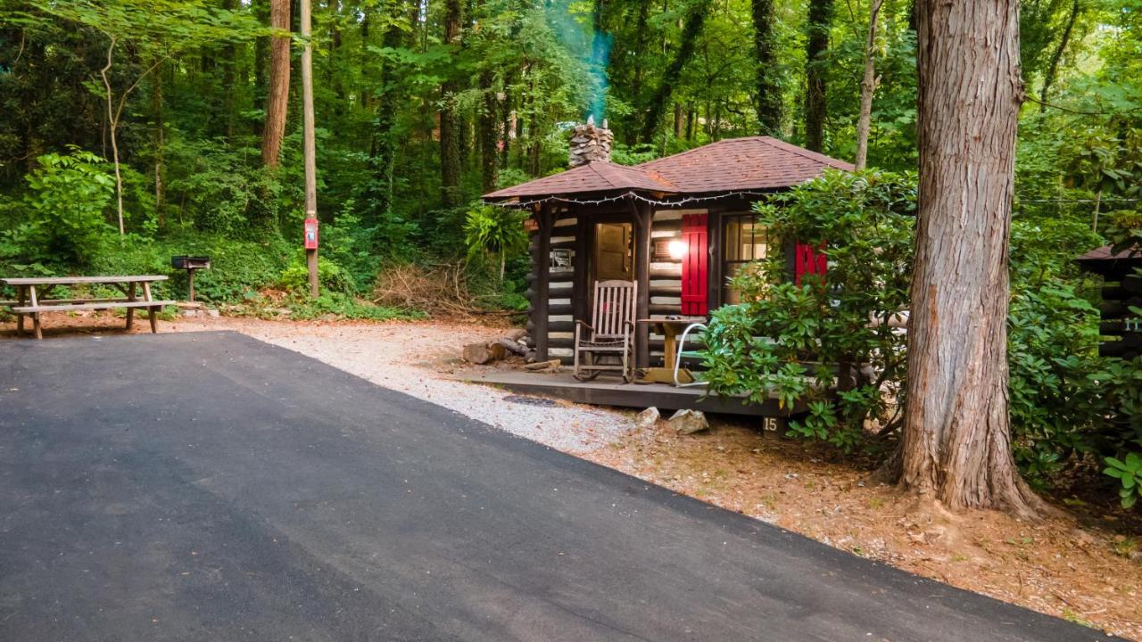 Log Cabin Motor Court Asheville Eksteriør billede